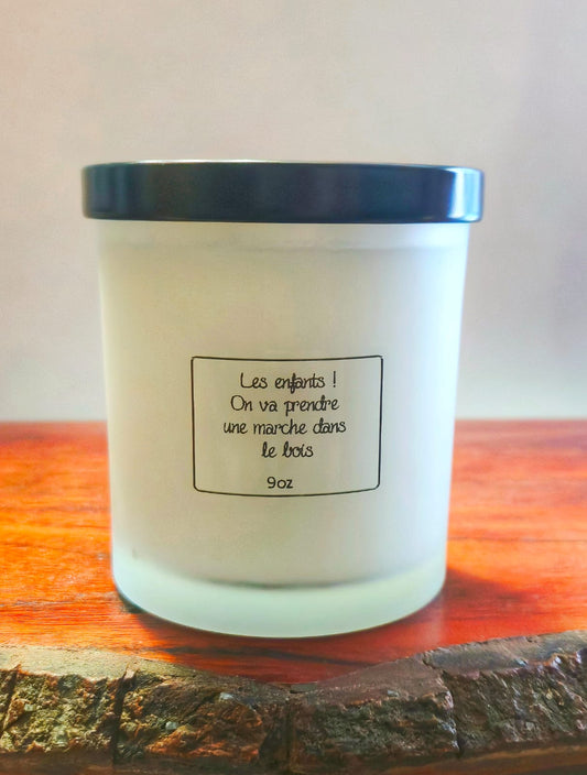 Les enfants ! On va prendre une marche dans le bois